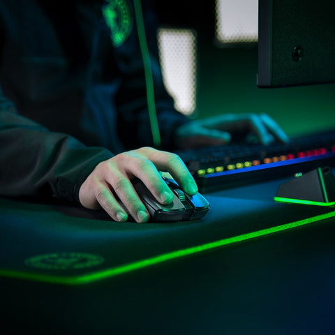 Razer Viper Ultimate Wireless Gaming Mouse HyperSpeed Wireless Technology 20000DPI FOCUS+ Optical Sensor (without Charging Base)