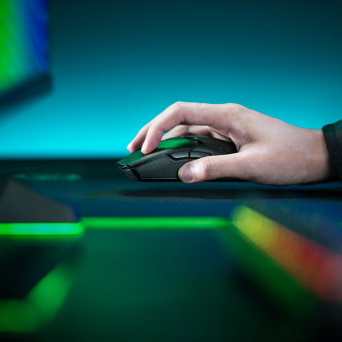 Razer Viper Ultimate Wireless Gaming Mouse HyperSpeed Wireless Technology 20000DPI FOCUS+ Optical Sensor (without Charging Base)